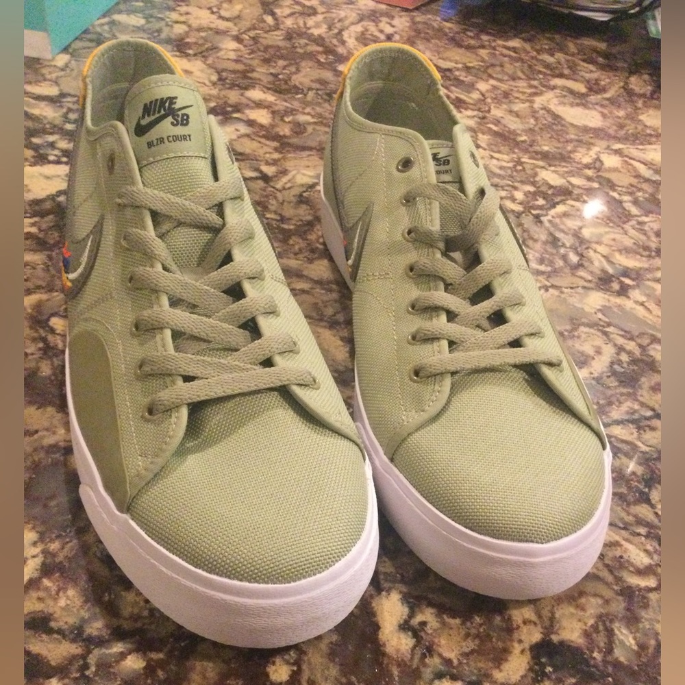 NIKE SB BLZR COURT SIZE 13 NWT